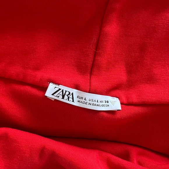 Haut rouge Zara - Picture 1 of 3